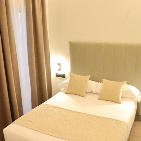 Hostal La Rua-Montera มาดริด ภายนอก รูปภาพ
