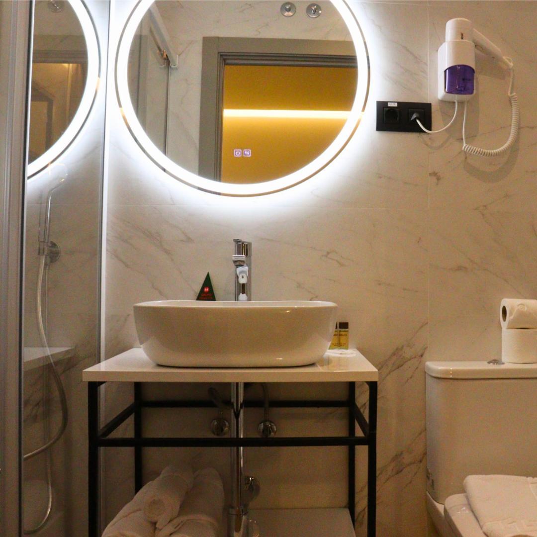 Hostal La Rua-Montera มาดริด ภายนอก รูปภาพ