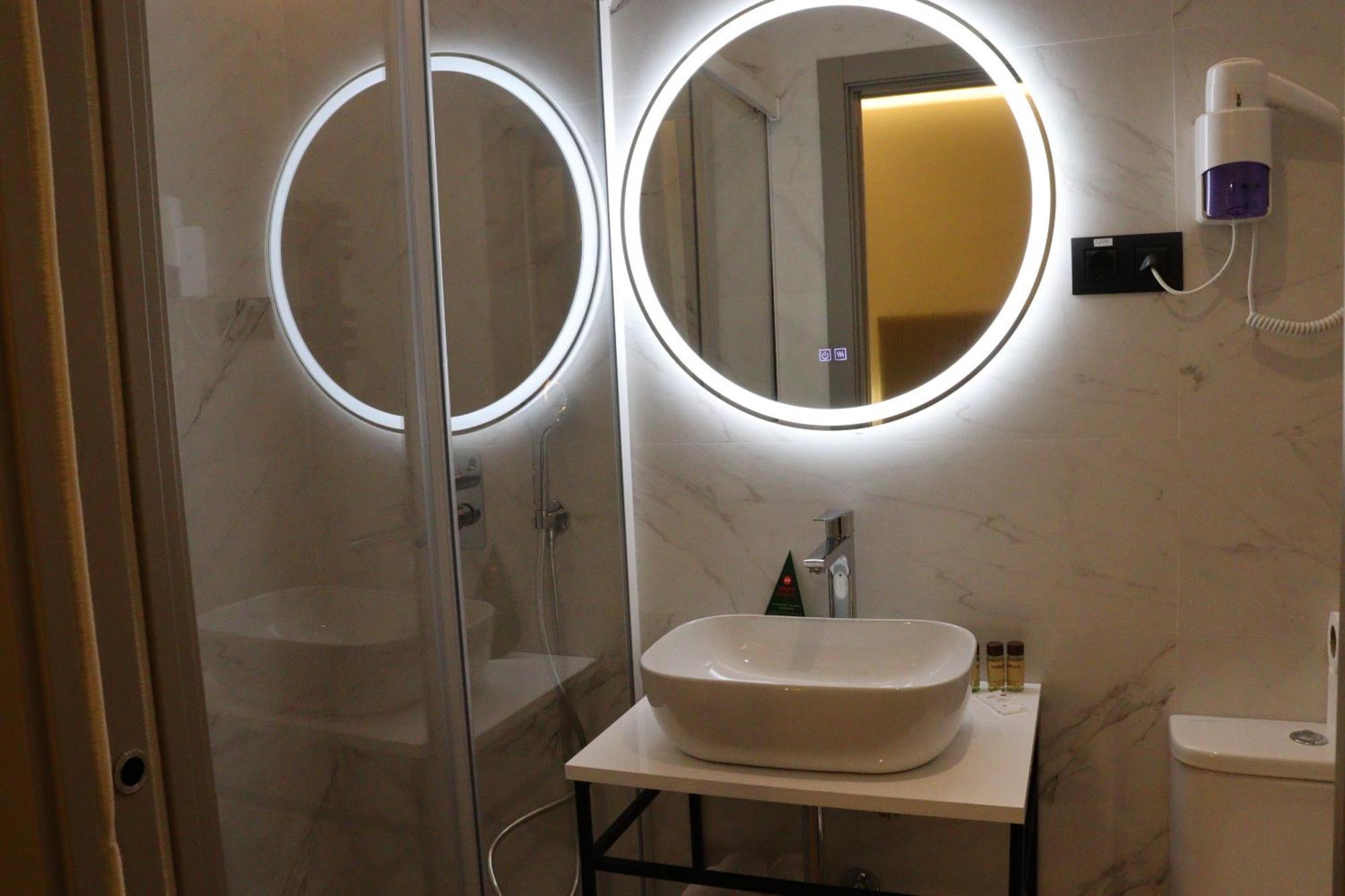 Hostal La Rua-Montera มาดริด ภายนอก รูปภาพ