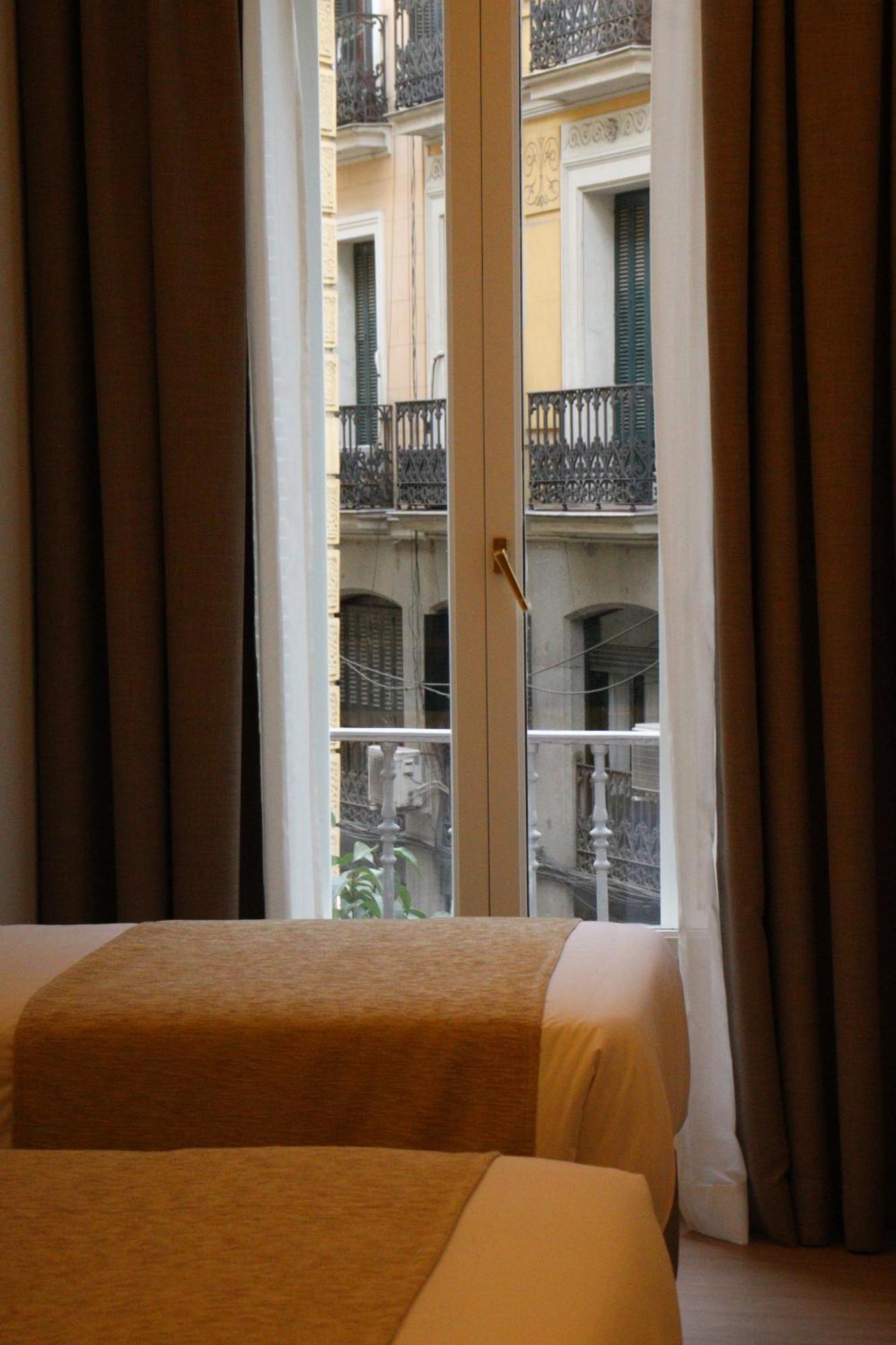 Hostal La Rua-Montera มาดริด ภายนอก รูปภาพ